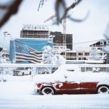 雪の吹き溜まり　車