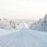 アイスバーンとは？路面凍結の条件（気温・温度は何度、時間帯）と対策を解説